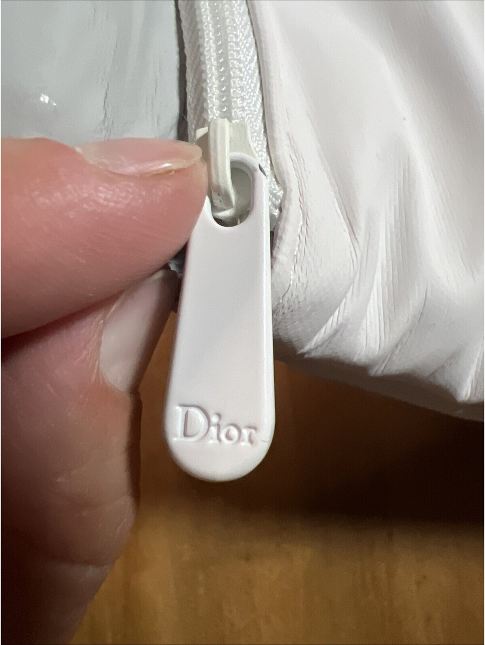 Dior White w/ Silver Gray Logo & Lining Makeup Puffer Bag/Pouch - Picture 7 of 9